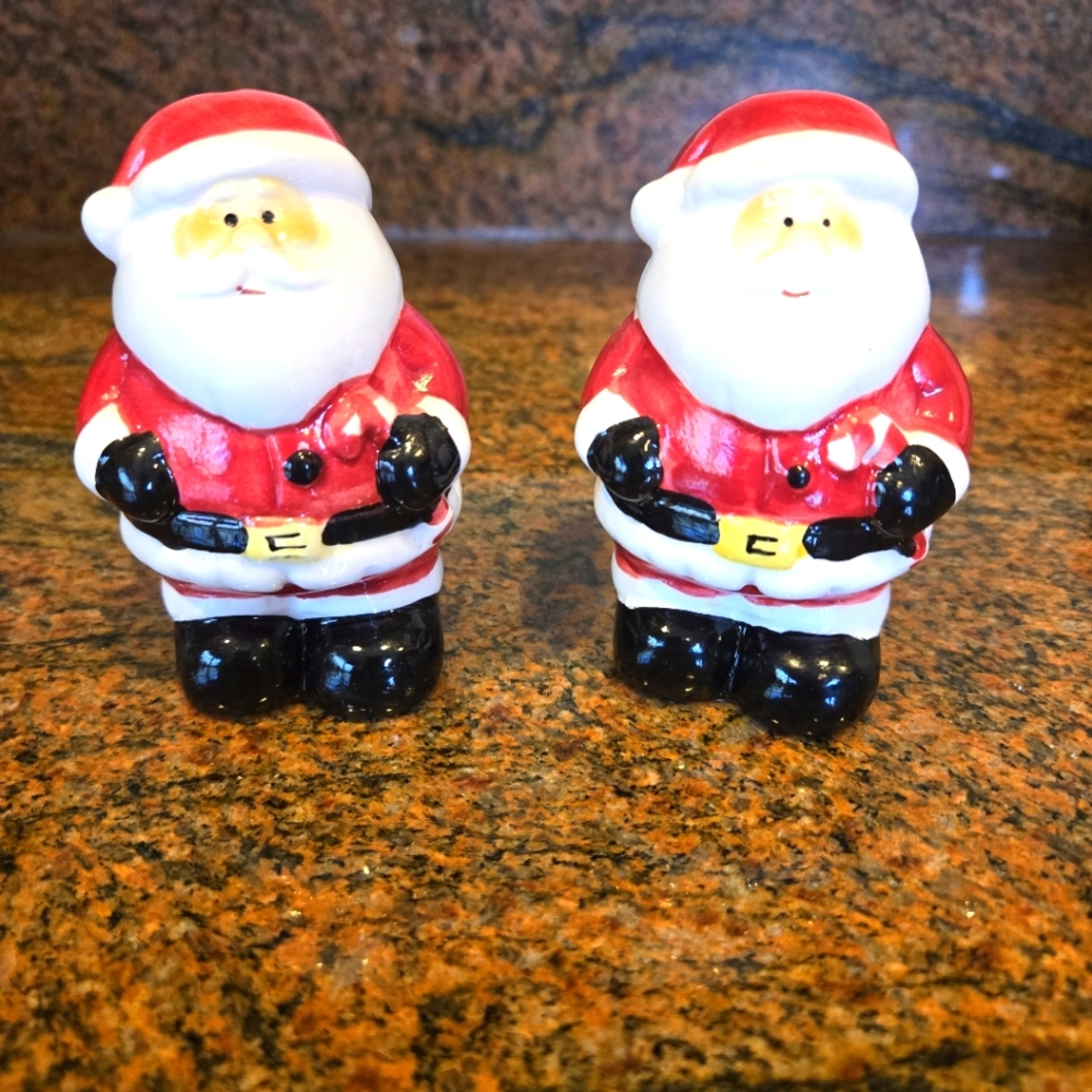 Vintage Santa Salt & Pepper Shakers, Retro Design